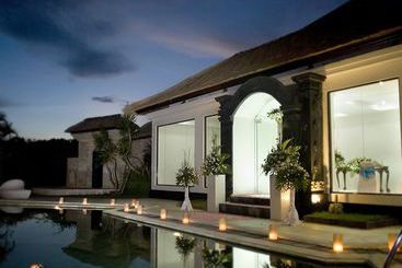 هتل Hillstone Uluwatu Villa