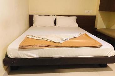 هتل Staymaker Bright Palace Residency