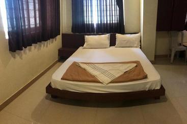 هتل Staymaker Bright Palace Residency