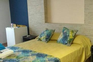 هتل کپسول Neferet Habitaciones Temporarias