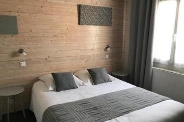 هتل Hôtel La Petite Auberge