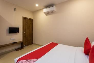 בית מלון כפרי Oyo 77185 Sri Balaji Residency