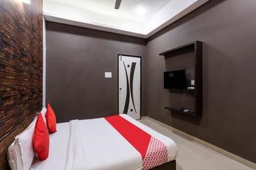 בית מלון כפרי Oyo 77185 Sri Balaji Residency