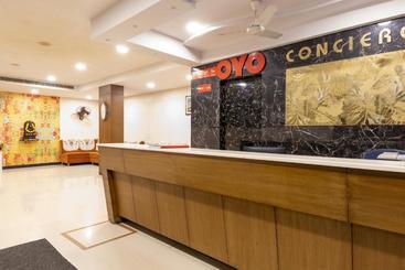 בית מלון כפרי Oyo 77185 Sri Balaji Residency