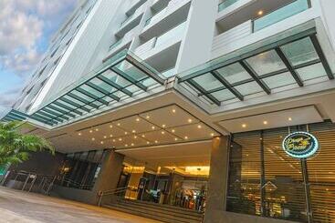 בית מלון כפרי The Plaza Lodge Baguio