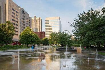 Отель Hyatt Regency Saint Louis At The Arch
