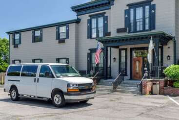 בית מלון כפרי The Carriage House Inn Newport