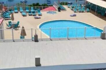 هتل Castle Villas At Bluebeard S