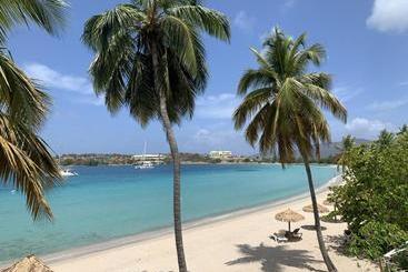 هتل Emerald Beach Resort