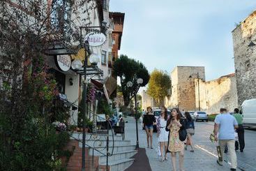 هتل Megara Palace Oldcity