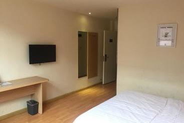 Отель 7 Days Inn·forest Park Heshang Antique City