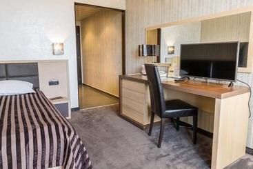 Cosmopolitan Hotel & Wellness