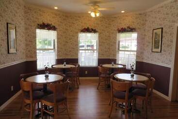 هتل Carriage House Inn