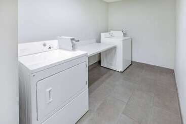 هتل La Quinta By Wyndham Houston Southwest