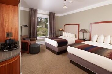 فندق Mammoth Hot Springs & Cabins   Inside The Park