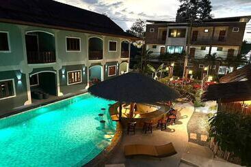 هتل Ginis Beach Resort