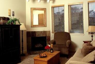 هتل Crestview Condominiums By All Seasons Resort Lodging