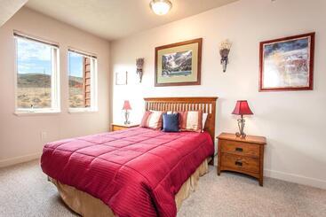 هتل Crestview Condominiums By All Seasons Resort Lodging