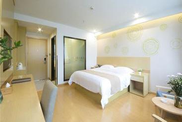 هتل Greentree Inn Wuxi Jiangyin Dongwaihuan Road Zanyuan