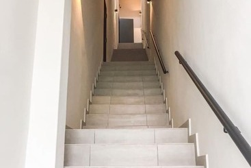 هتل Square Inn