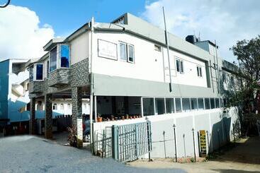 هتل Happystay Rooms And Cottages