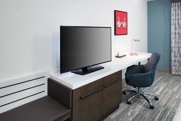 هتل Hilton Garden Inn Madison Downtown