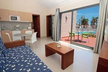 アパートホテル Caybeach Caleta
