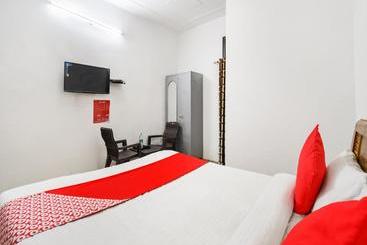 בית מלון כפרי Oyo 44130  Devi Palace Inn