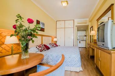 Estella Hotel And Apartments