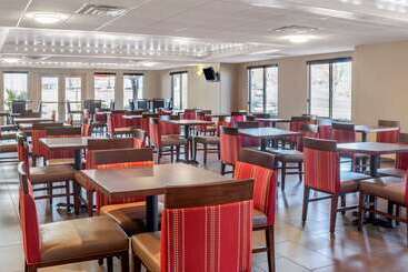 هتل Comfort Inn At Convention Center