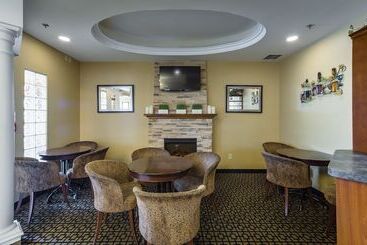 فندق Monte Carlo Inn Barrie   Newly Renovated