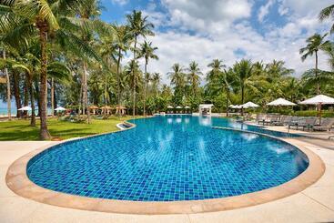 هتل Outrigger Khao Lak Beach Resort   Sha Extra Plus