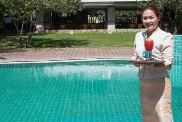 בית מלון כפרי Rajapruek Samui Resort   Sha Plus