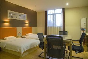 בית מלון כפרי 7 Days Premium·zaozhuang High Speed Railway Station Guangming Xi Road