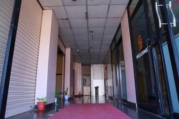 ホテル Ramanilayam Tourist Home