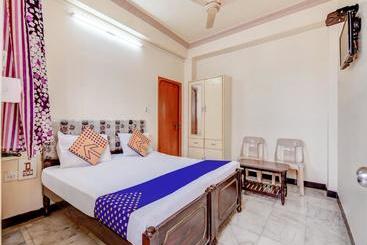 هتل Spot On 75636 Omkar Lodge