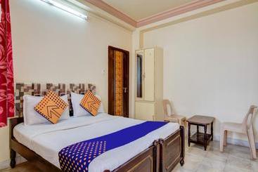 هتل Spot On 75636 Omkar Lodge