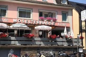 ペンション Cafe Moselterrasse