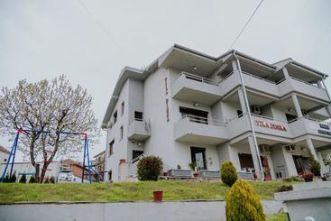 هتل آپارتمان Vila Dinka