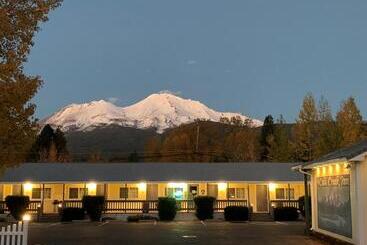 הוסטל Cold Creek Inn