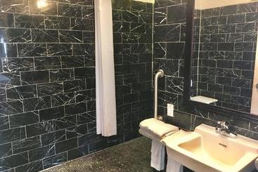 هتل Americas Best Value Inn & Suites  Soma