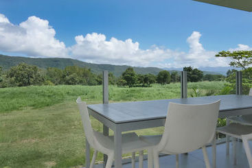 هتل Pool Resort Port Douglas