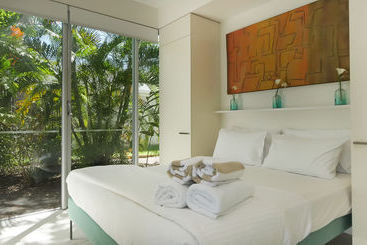 هتل Pool Resort Port Douglas