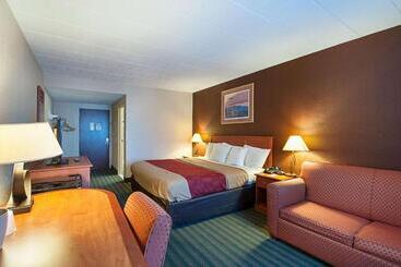 هتل Quality Inn Near Pimlico Racetrack