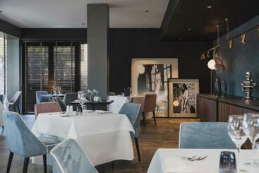 Coast Hotel & Spa   Adults Only