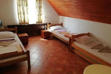 هتل Guest Accommodation Licka Kapa