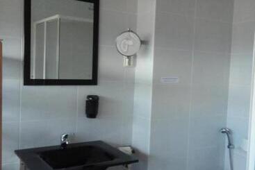 هتل Penthouse   Low Cost