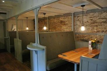 هتل The Horse & Jockey Inn