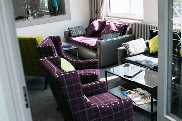 酒店 The Plough Inn