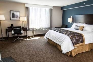 هتل Wyndham Garden Niagara Falls Fallsview